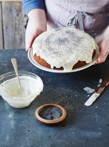 courgette, lemon & poppyseed cake